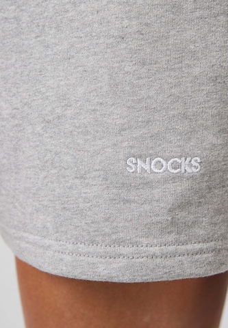 SNOCKS Regular Trousers in Grey