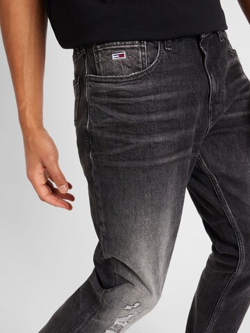 Tommy Jeans Normalny krój Jeansy 'AUSTIN SLIM TAPERED' w kolorze czarny
