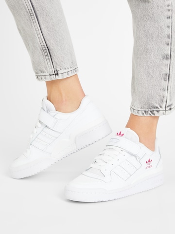 Baskets basses 'Forum Low' ADIDAS ORIGINALS en blanc : devant