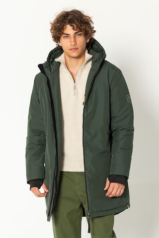 Ron Tomson Wintermantel, Model trägt Größe M in Grün