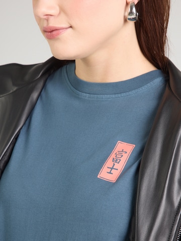 Kaotiko Koszulka 'MOUNT FUJI' w kolorze niebieski