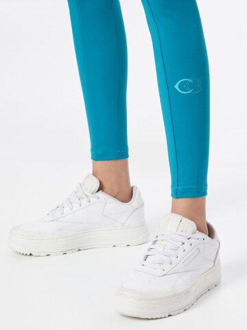 Reebok - Skinny Pantalón deportivo en azul