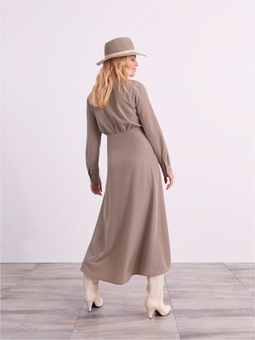 ABOUT YOU x Iconic by Tatiana Kucharova - Vestido 'Vivian' en beige