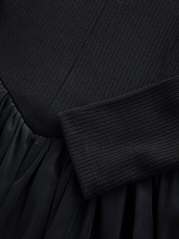 Rochie de la Next pe negru
