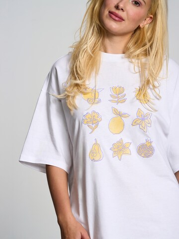 Maglietta di florence by mills exclusive for ABOUT YOU in bianco