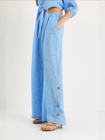 Completo pantalone di Bianco Lucci in blu