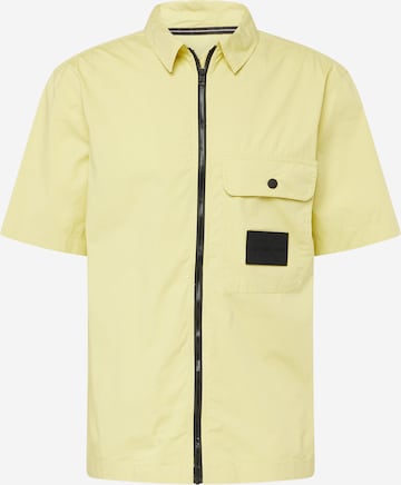 Coupe regular Chemise Calvin Klein Jeans en jaune : devant