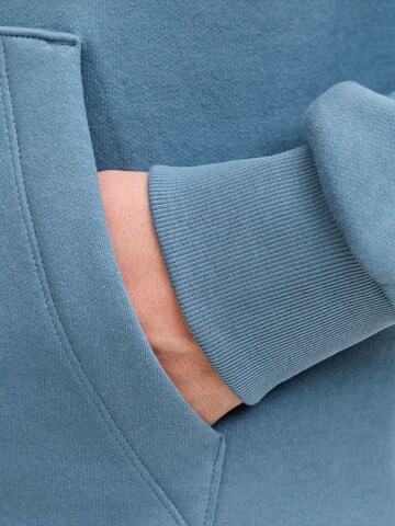 JACK & JONES Sweatshirt i blå