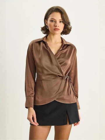 Chemisier Bianco Lucci en marron : devant