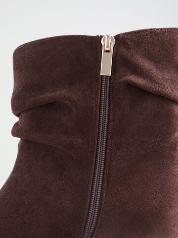 Botine de la Friends Like These pe maro