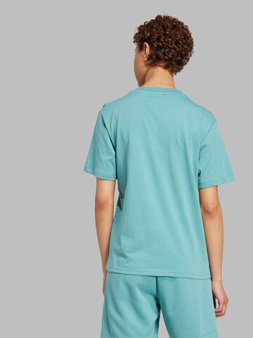 ADIDAS SPORTSWEAR Функционална тениска в зелено