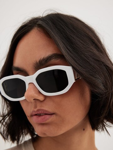 NA-KD Sonnenbrille in Weiß: Vorderseite