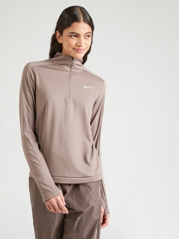 NIKE Funktionsbluse 'Pacer' i brun: forside