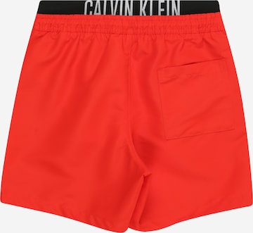 Calvin Klein Swimwear - Regular Calções de banho 'Intense Power' em vermelho: frente