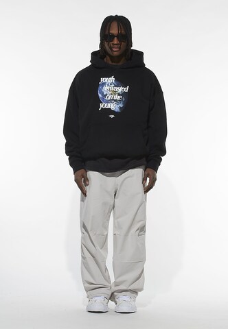 Lost Youth Sweatshirt 'World' i svart