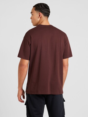 Nike Sportswear Μπλουζάκι 'Premium Essentials' σε καφέ