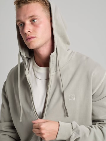 Trendsplant Collegetakki 'Essential' värissä harmaa: etupuoli