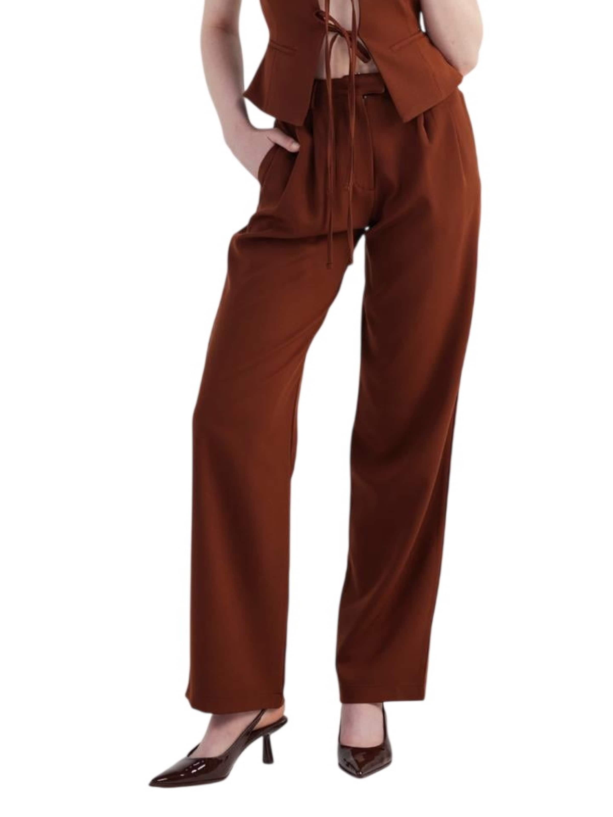 HOLLY LOLLY Loosefit Hose in Braun: Vorderseite