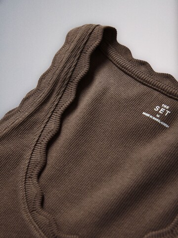 The Set Top in Braun