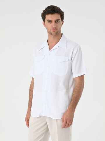 Coupe regular Chemise Antioch en blanc : devant