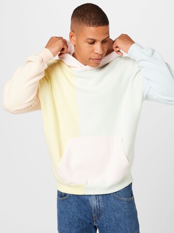 Abercrombie & Fitch Sweatshirt 'PRIDE' in Geel: voorkant
