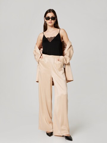 Wide leg Pantaloni di Guido Maria Kretschmer Women in beige