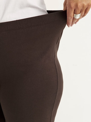 Cellbes of Sweden Bootcut Leggings in Bruin