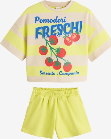 Next Set in Yellow: front