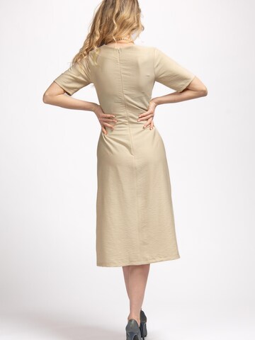 Couture de Marie Jurk 'Classic Workwear Dress with Defined Silhouette – Cream – Georgia' in Beige