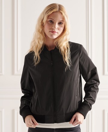 Superdry Übergangsjacke in Schwarz: predná strana