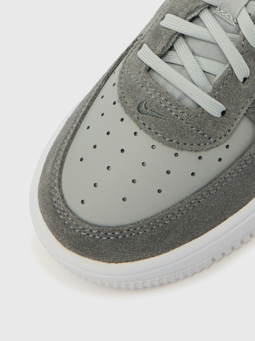 Nike Sportswear Сникърси 'Force 1 Essential+' в сиво