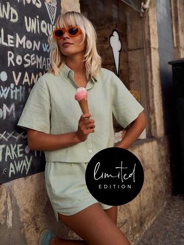 ABOUT YOU Limited Blouse in Groen: voorkant