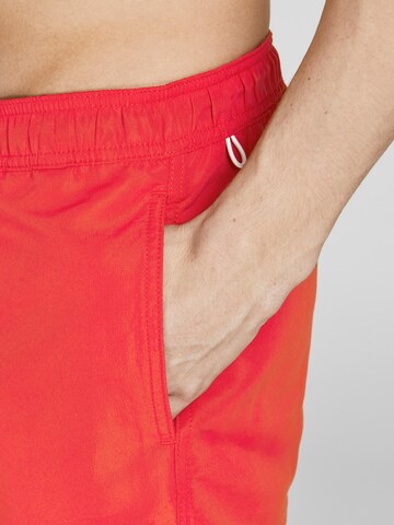 JACK & JONES Badeshorts 'Crete' i rød