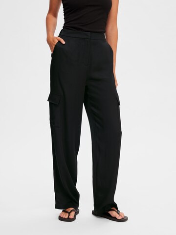 SELECTED FEMME Loose fit Cargo Pants in Black: front