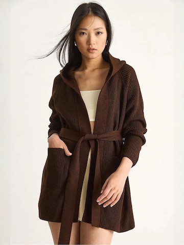 Bianco Lucci Strickjacke in Braun: Vorderseite