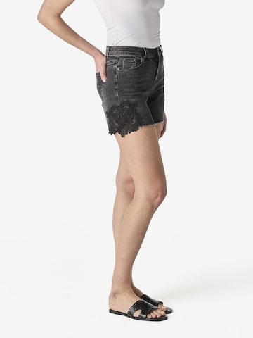 KOROSHI Normální Džíny – černá