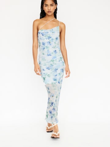 Pull&Bear Kleid in Blau: Vorderseite