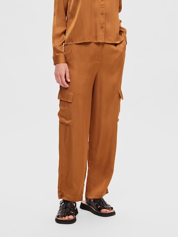 SELECTED FEMME Loosefit Cargohose in Braun: predná strana