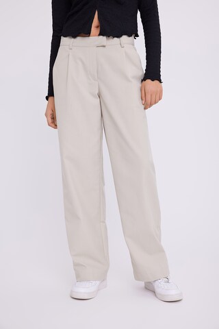 Loosefit Pantalon à pince 'Beta' Envii en beige : devant