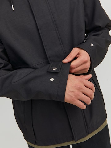 Veste mi-saison 'JAX' JACK & JONES en noir