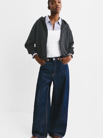Hanorac de la Pull&Bear pe gri