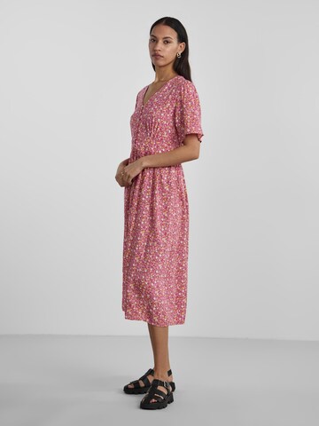 Robe d’été 'Tala' PIECES en rose