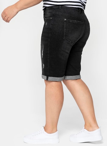 SHEEGO Slimfit Jeans i svart