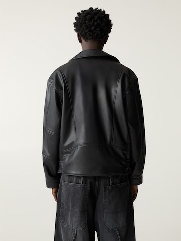 Pull&Bear Преходно яке в черно