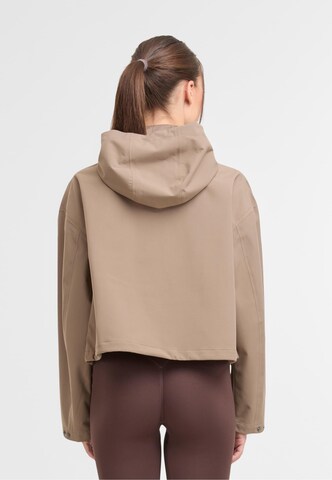 Aim'n Tussenjas in Bruin