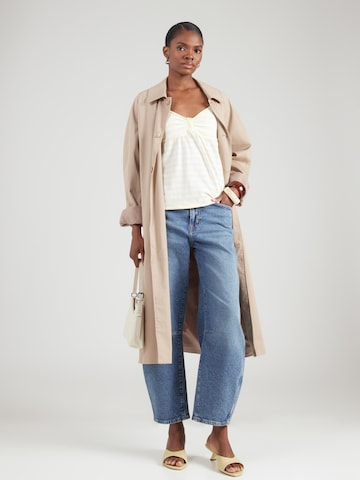 Top de la HOLLISTER pe galben