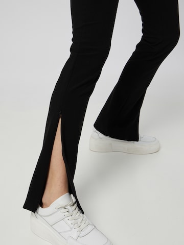 Slimfit Pantaloni 'Alecia' di WEEKDAY in nero