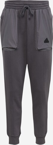 Effilé Pantalon de sport 'City Escape' ADIDAS SPORTSWEAR en gris : devant