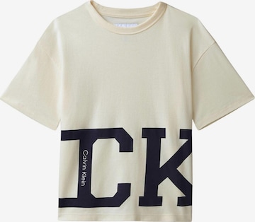 Calvin Klein Kids T-shirt 'VARSITY SS T-SHIRT' i vit: framsida