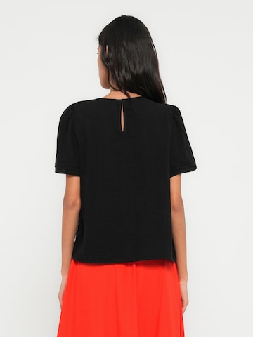 Bluză 'PCSIKKA' de la PIECES pe negru